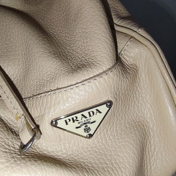 Prada vitello Daino leather shoulder bag EUC - Picture 2 of 13